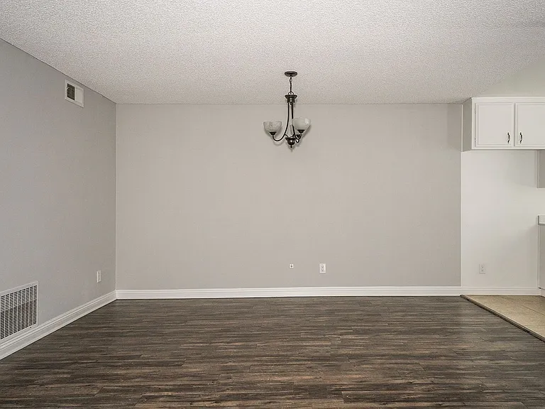 321 N Cedar St — Photo 59