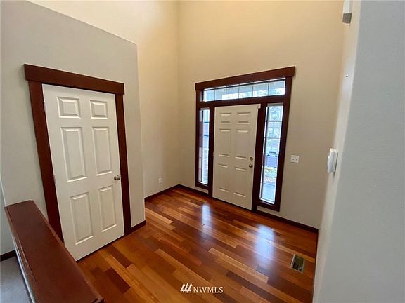 4th image of 15411 84th Ave E