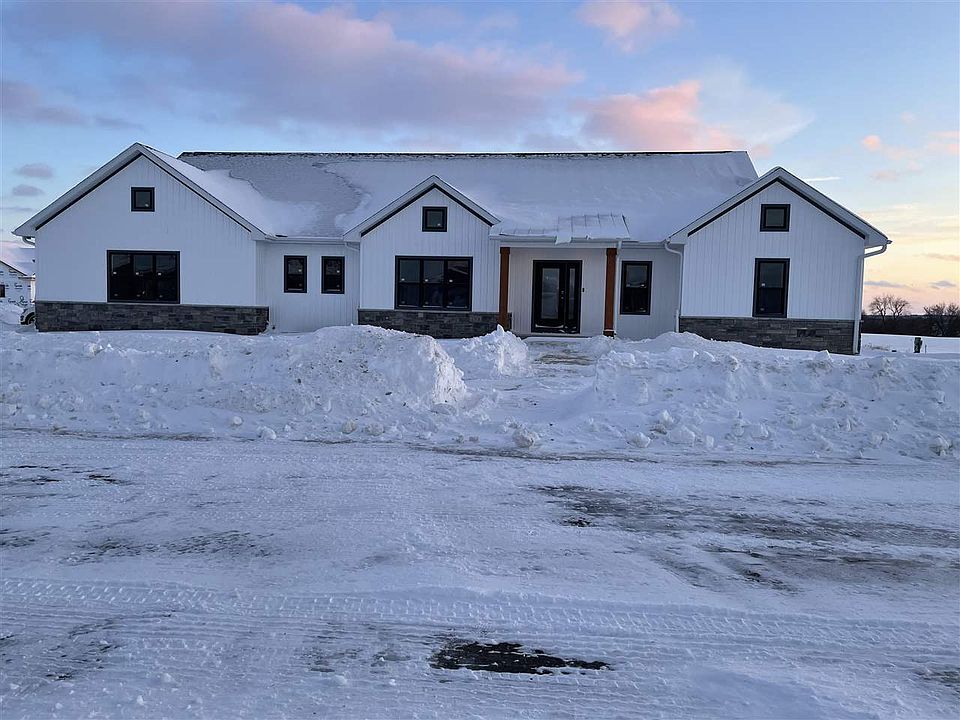 2nd image of 2301 Markens Gate
