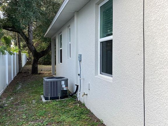 3rd image of 2069 Fraser St