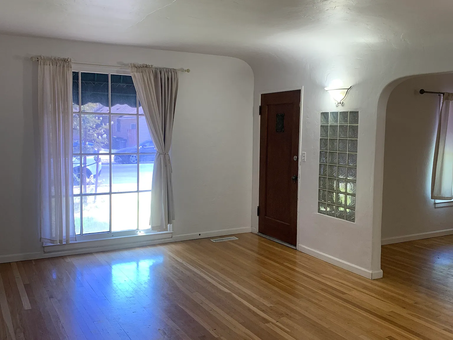 3 bed, 1539 sqft, $2,450 — Photo 3