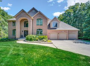 678 Vlasta Ct, Valparaiso, IN 46385