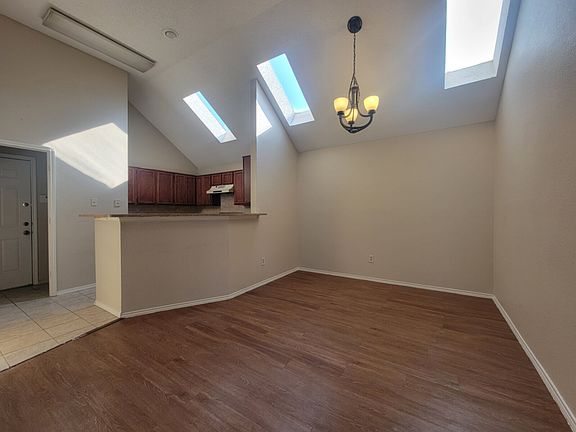 4th image of 932 Winchester Ln