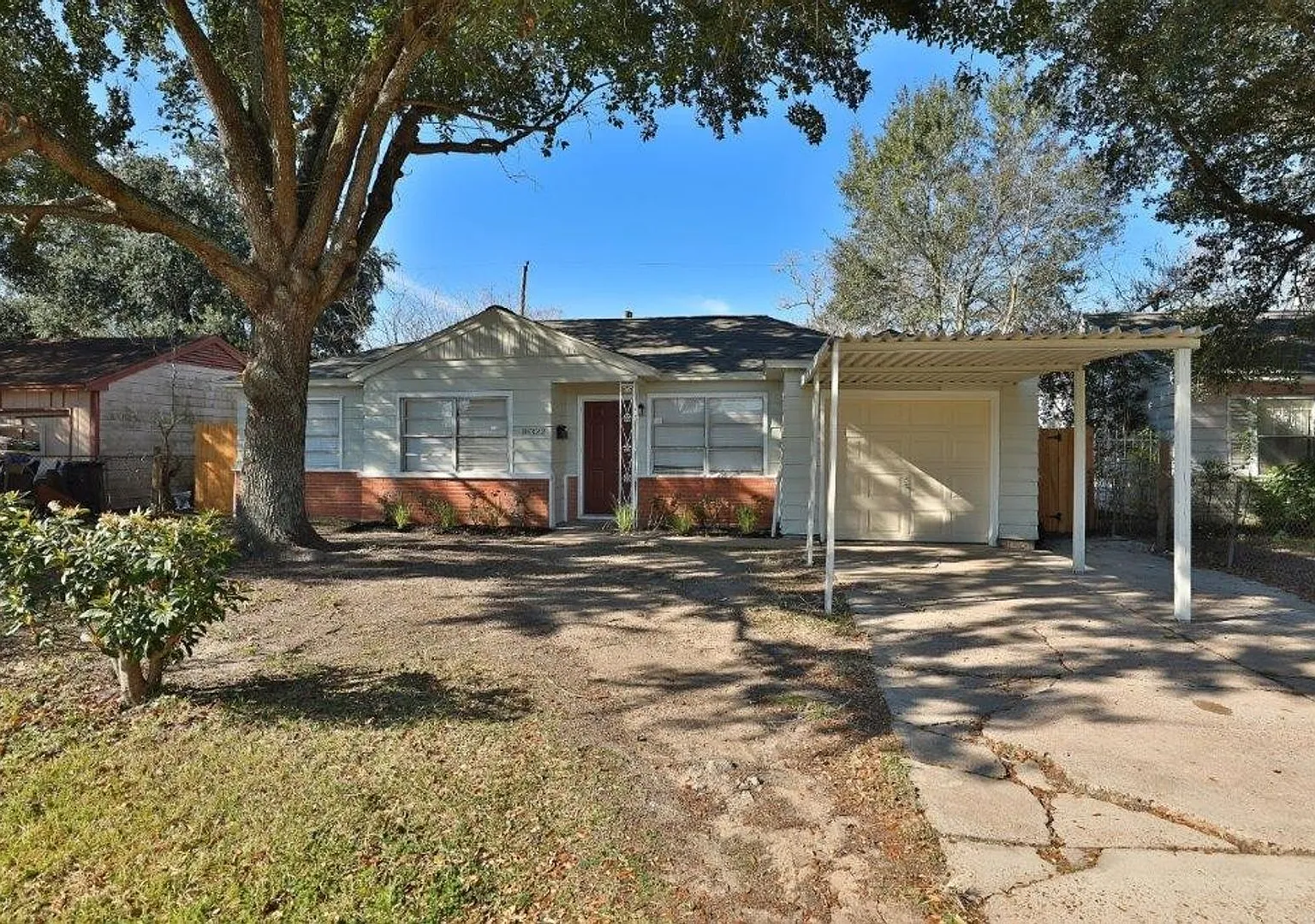 Charming 3 Bedroom Home in Central Houston! — Photo 2