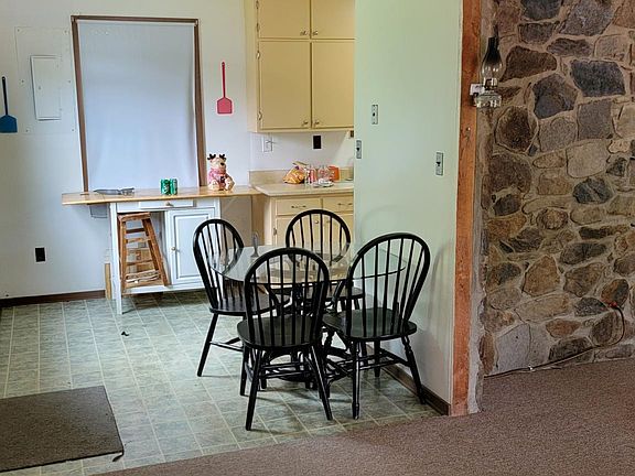 3rd image of 147 Underwood Dr