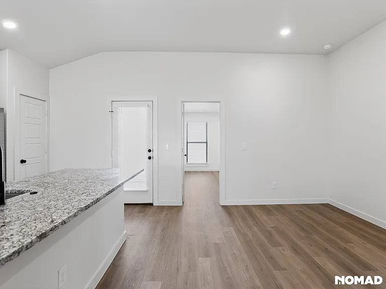 2152 Langford Ave — Photo 5