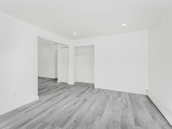2nd image of 154 Cortlandt St #2