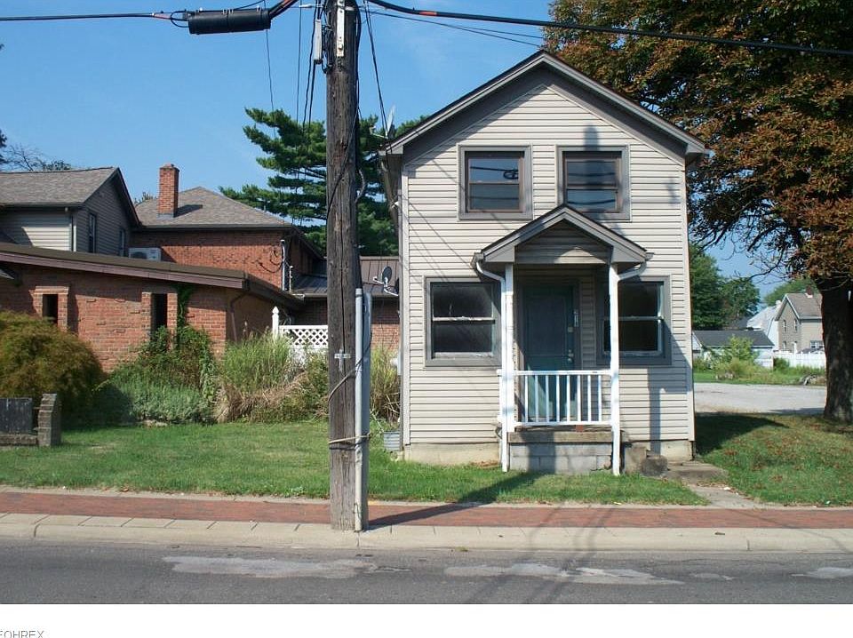 2nd image of 218 N Main St SE