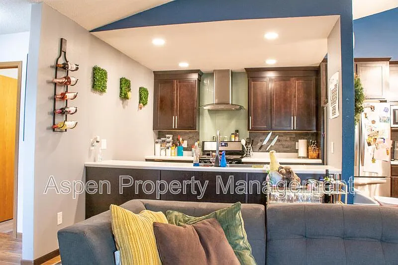 3 bed, 2.0 bath, 1603 sqft, $1,950 — Photo 4