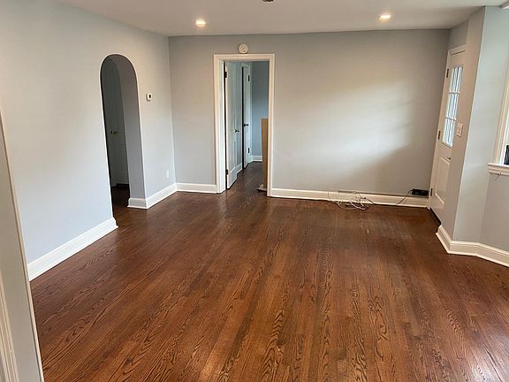 Living room - plenty of light!