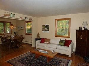 2nd image of 20 Sleepy Hollow Dr