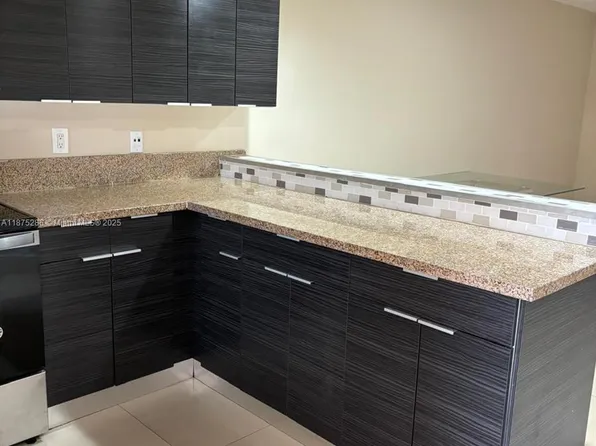 5650 W 26th Ct, Hialeah, FL