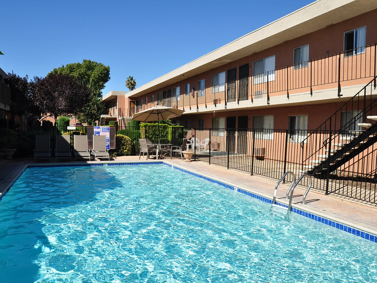 Ashwood Apartments — Photo 2