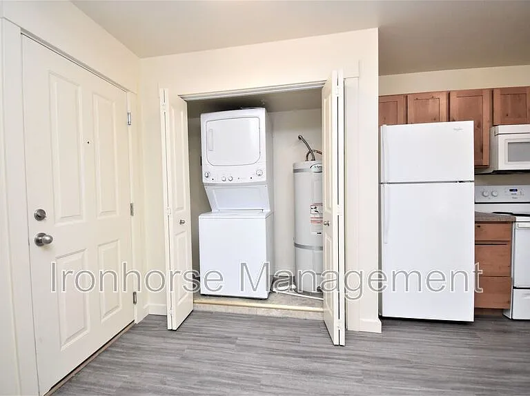 807 W Villard St #16 — Photo 3