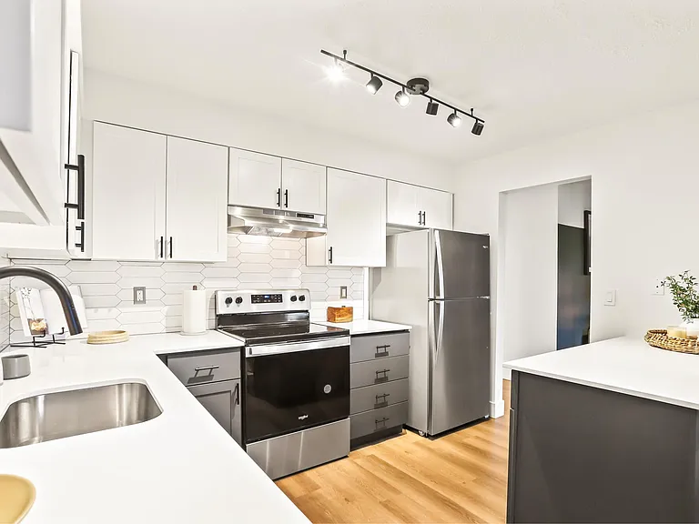Silver Oak Apartments — Photo 14
