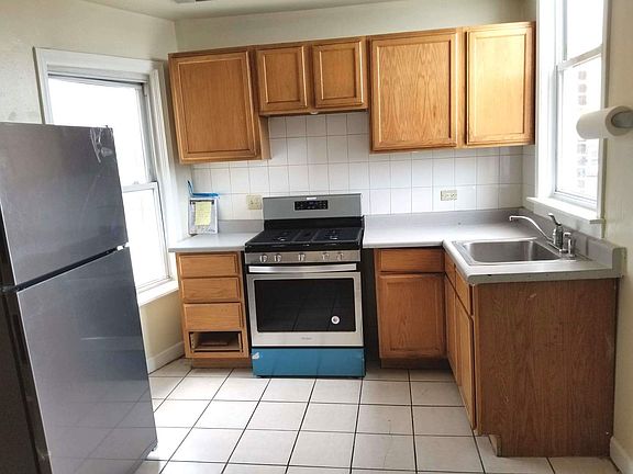 3rd image of 240 W 31st St APT 4W