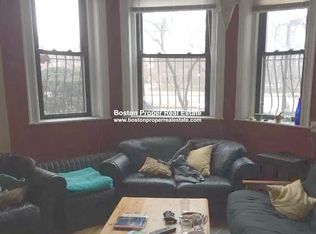 364 Riverway St #1G, Boston, MA 02115