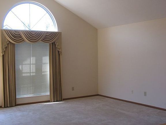 4th image of 1244 Amberlea Dr E