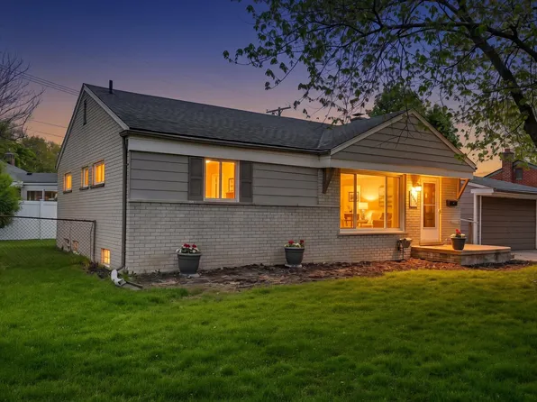 23870 Beacon Dr, Farmington, MI 48336