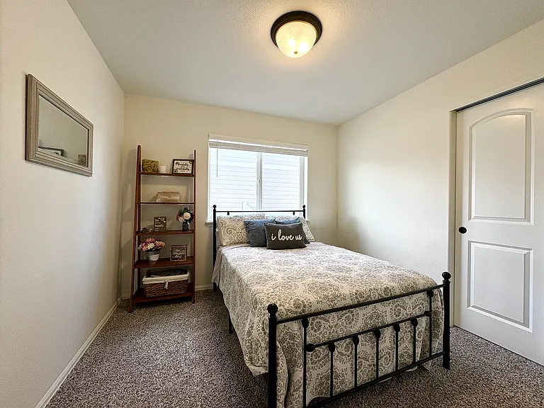 916 Greenbrook Dr — Photo 9