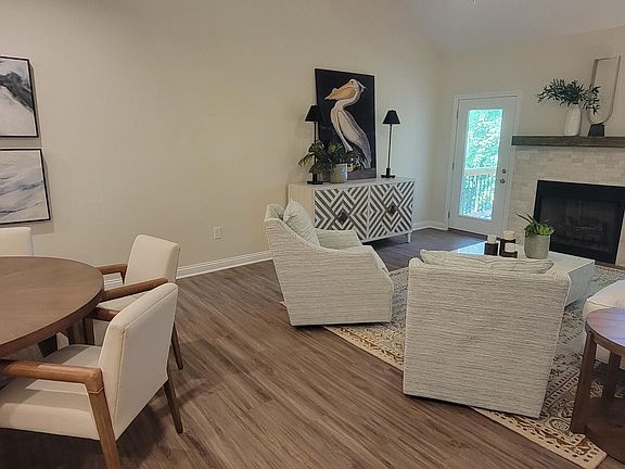 4th image of 218 Sugartree Ln