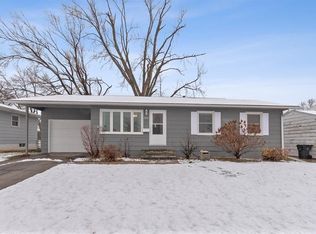 5217 E Ave NW #11, Cedar Rapids, IA 52405
