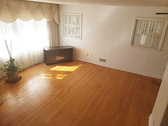 4th image of 178 Oaklawn Ave NE