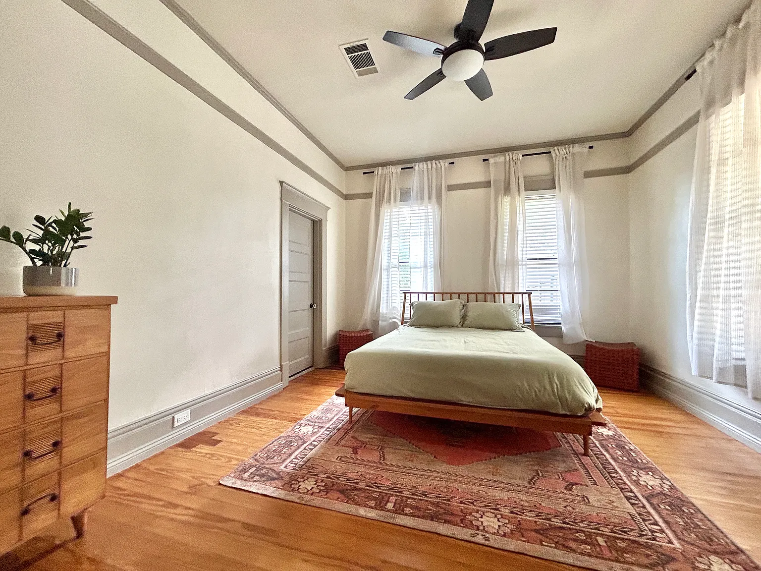 3 bed, $4,000 — Photo 4