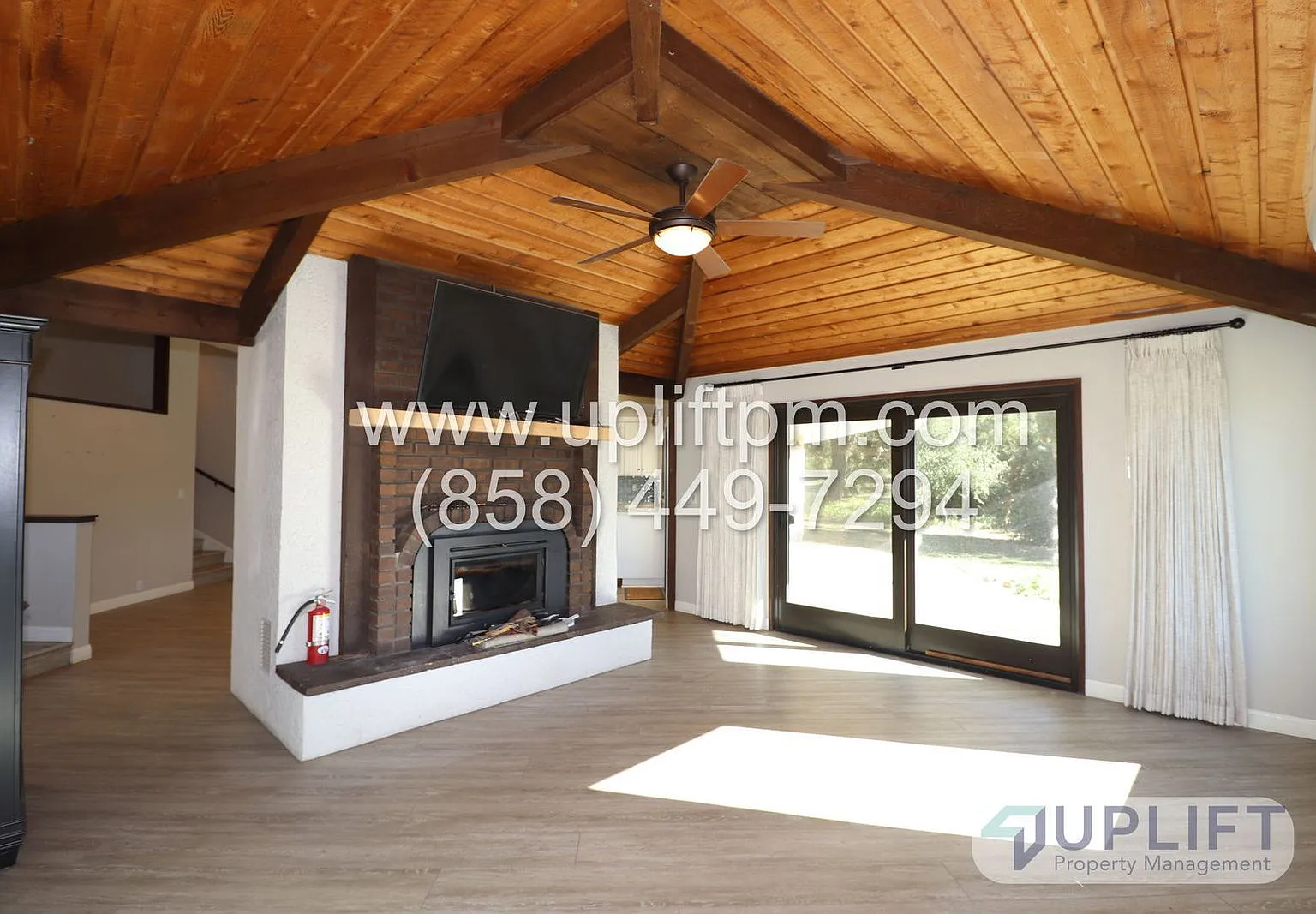 3 bed, 2.0 bath, 2300 sqft, $3,400 — Photo 3