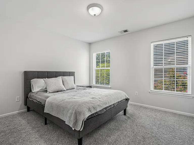 706 Beverly Dr — Photo 16
