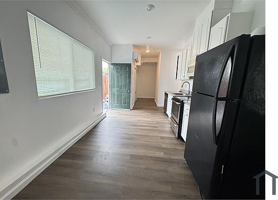 5th image of 1013 Doncaster Dr #B