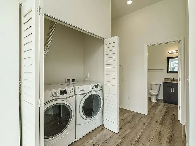 2713 E Evergreen Blvd #202 — Photo 12
