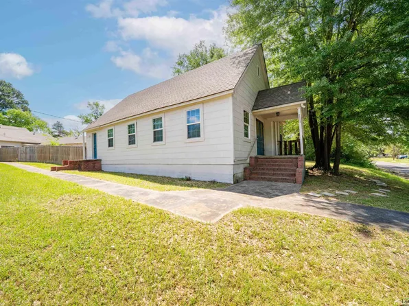 512 N Live Oak St, Gladewater, TX 75647
