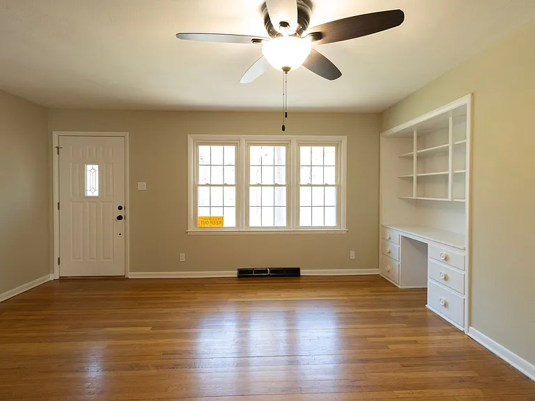 1008 Lakeshore Dr — Photo 13