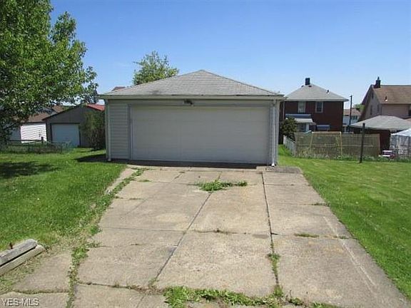 3rd image of 415 N Hazelwood Ave