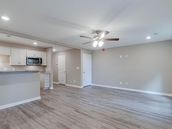 4th image of 135 Country Ln Unit 704