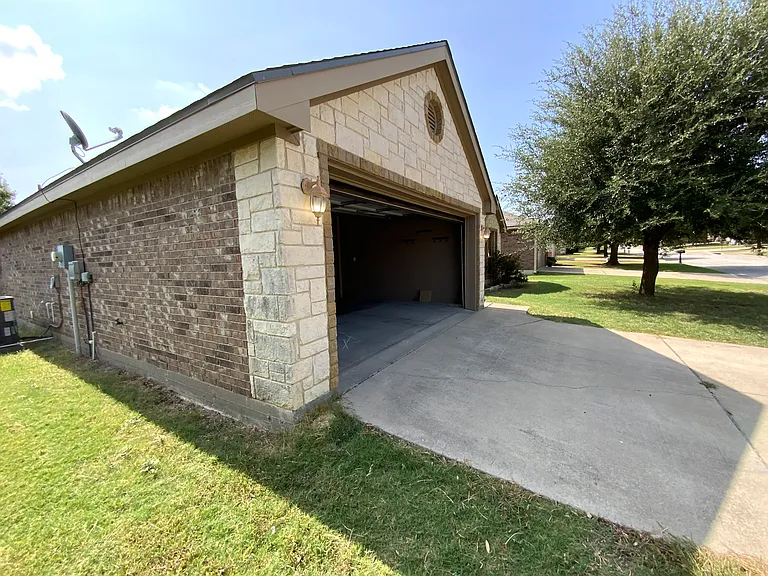 5705 Alexandria Dr — Photo 2