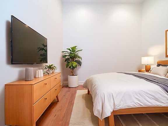 3rd image of 24 W 88th St APT 2