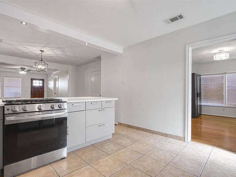 905 Kern St — Photo 8