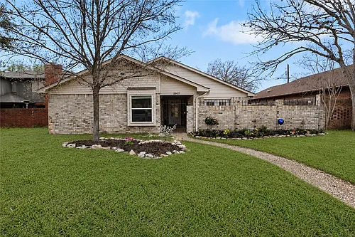 2907 Broadmoor Dr Photo 1