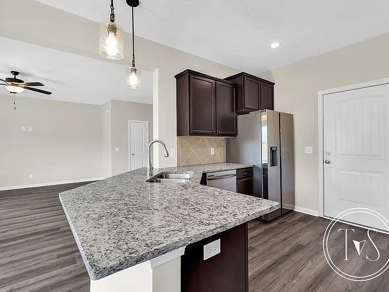 200 Alcove Ct — Photo 8