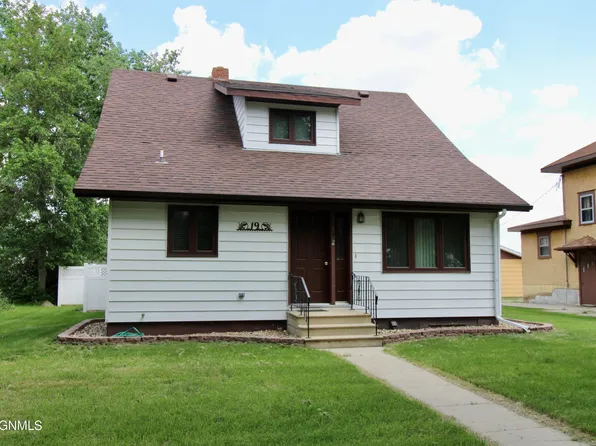 19 2nd St SW, Crosby, ND 58730