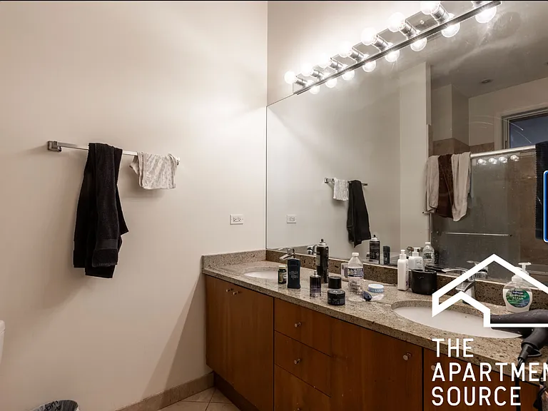 1350 W Augusta Blvd #201 — Photo 8