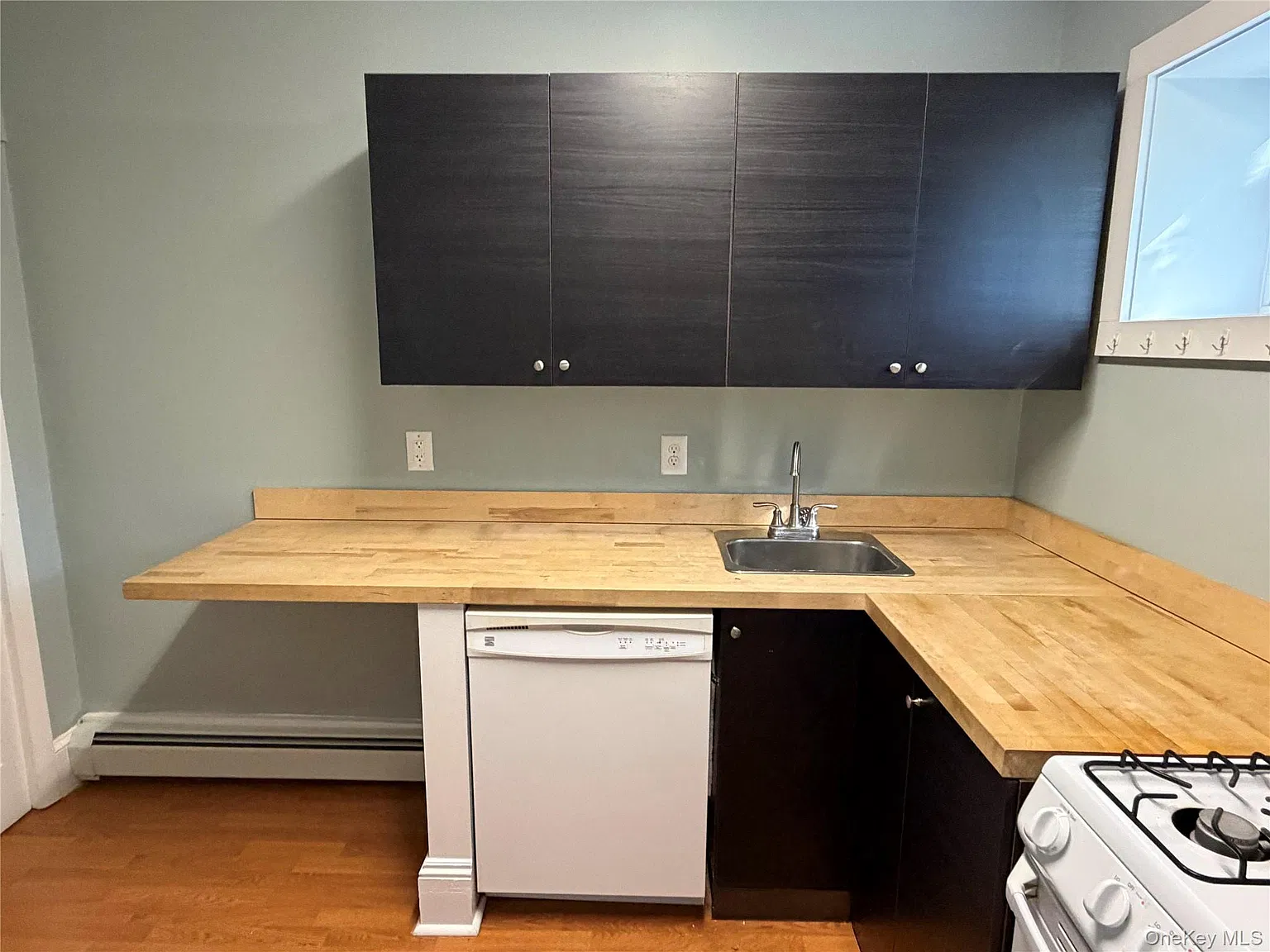 1 bed, 1.0 bath, 4540 sqft, $1,750 — Photo 2