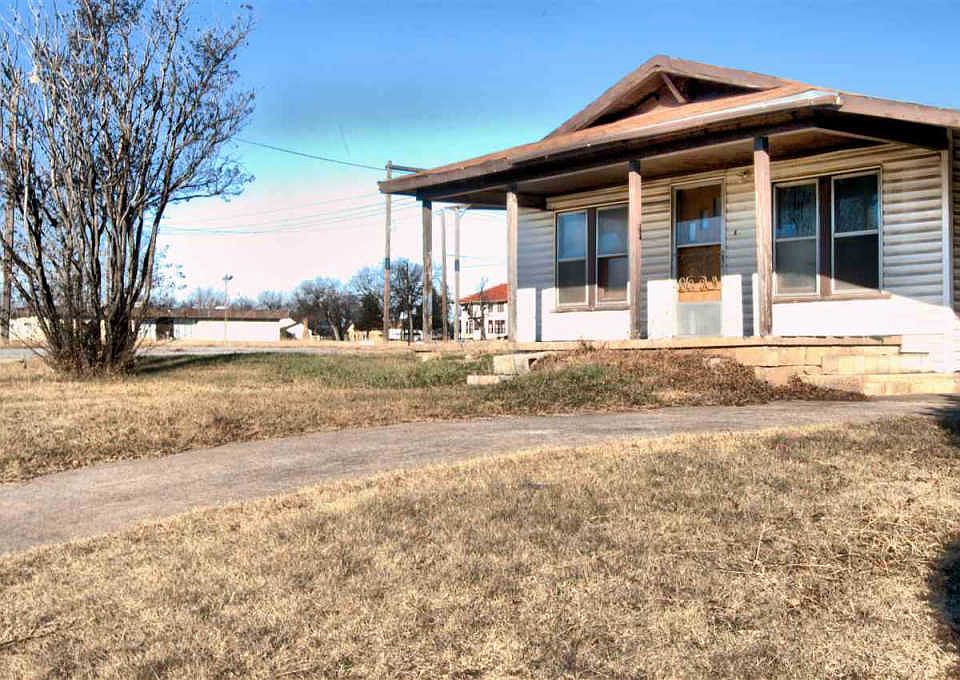 2nd image of 309 SW Lee Blvd