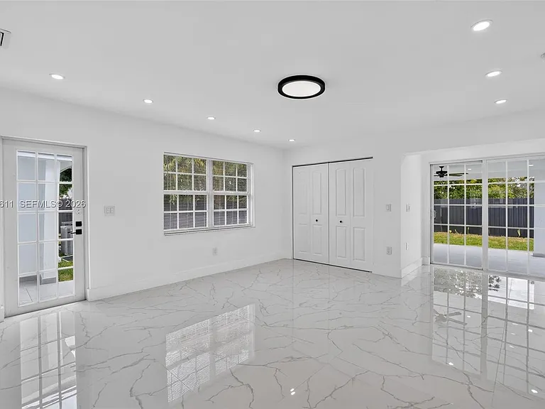 1920 SW 67th Ave — Photo 16