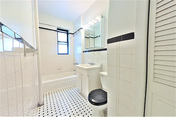 Rented by CitySites Real Estate Group | media 5