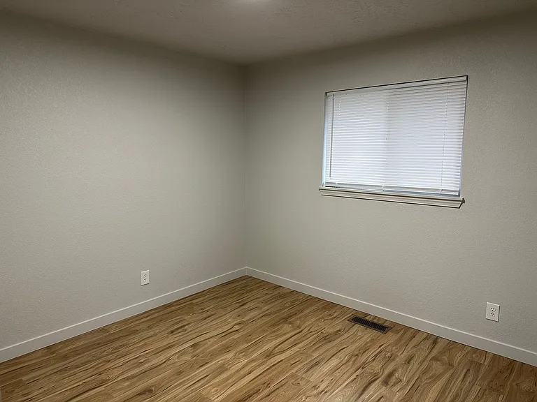 237 Clark Ter — Photo 11