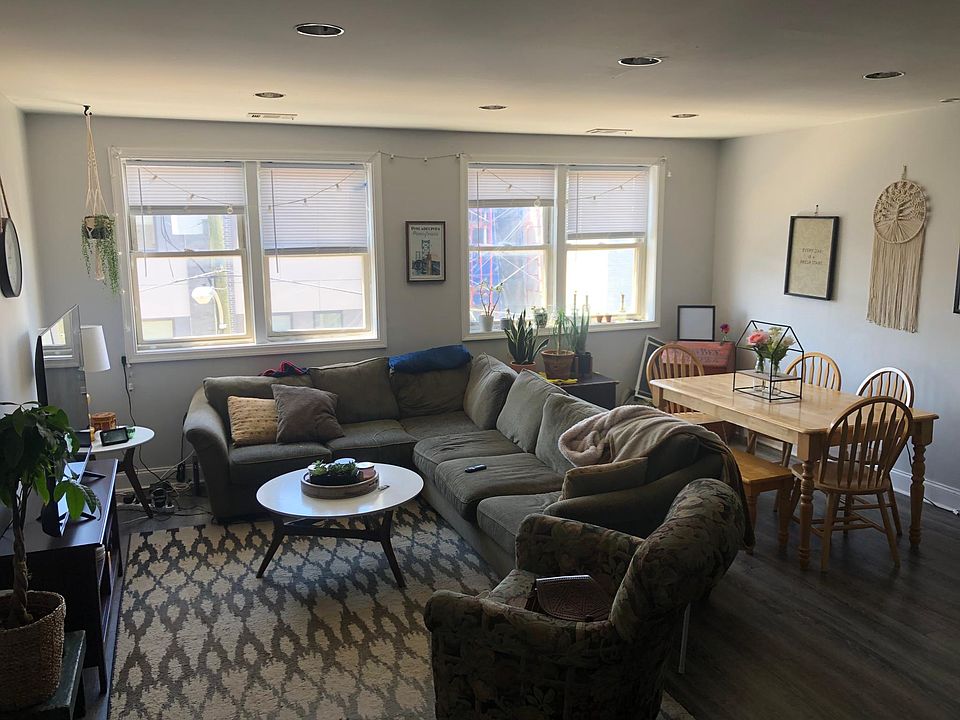 1st image of 1217 Crease St Floor 3