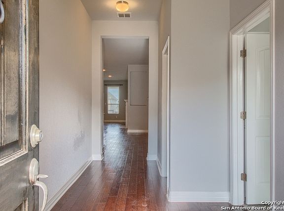 3rd image of 3122 Magnolia Mnr